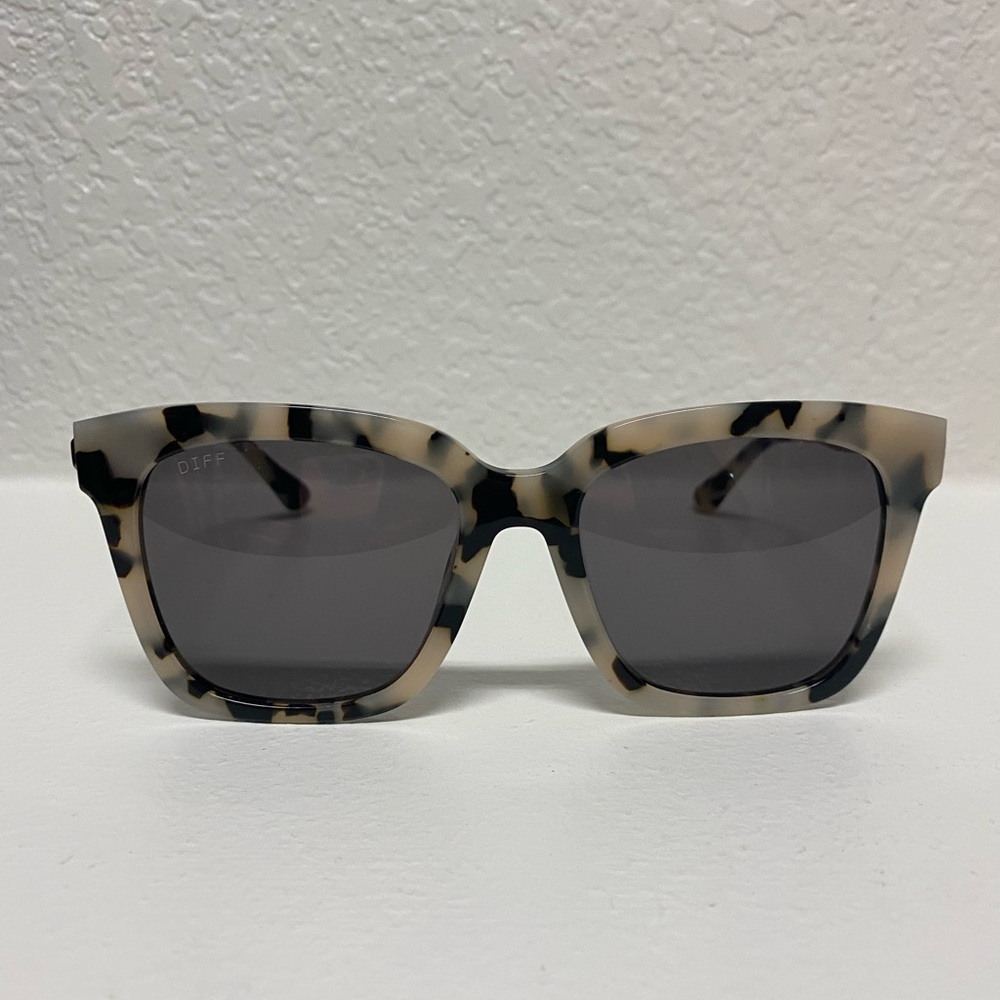 Diff Bella Leopard Polarized Sunglasses